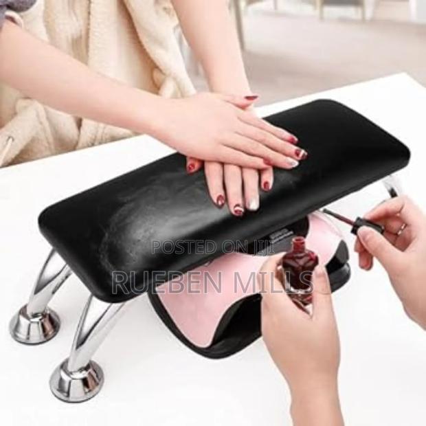 Soft Microfiber Leather Nail Arm Rest for Acrylic Nails · Photo 1