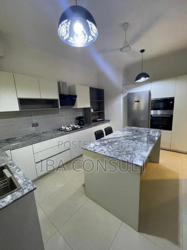 3 and 4bdrm House in East Airport for Sale · Photo 2