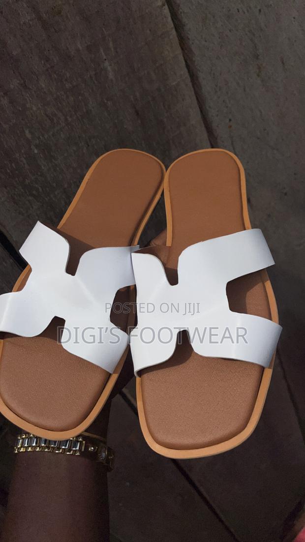 White Hermes Female Slippers · Photo 2