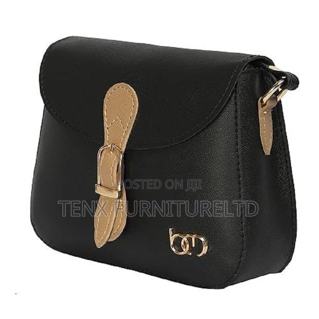 Ladies Black Handbag ( Closure Strap) · Photo 2