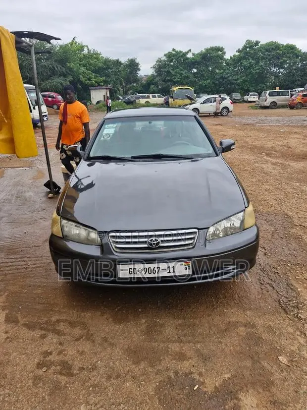 Toyota Camry 2001 Brown · Photo 1
