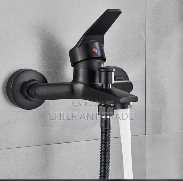Shower Hot and Cold. M635. · Photo 2