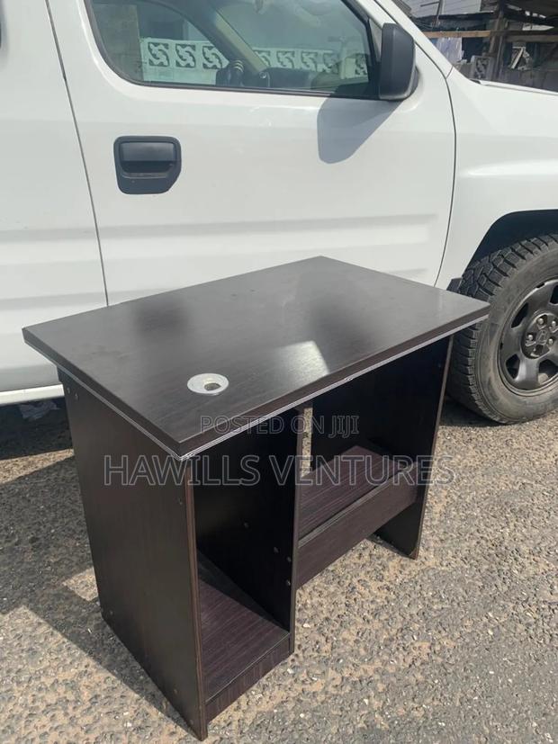 Simple Office Table · Photo 1