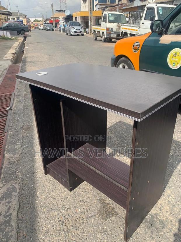 Simple Office Table · Photo 3