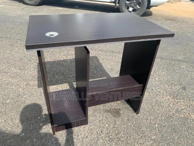 Simple Office Table · Photo 5