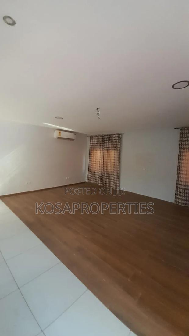 5bdrm House in Adenta Foster Homes for sale · Photo 6