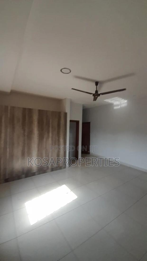 5bdrm House in Adenta Foster Homes for sale · Photo 7