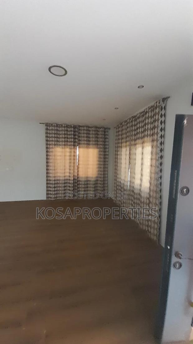 5bdrm House in Adenta Foster Homes for sale · Photo 8