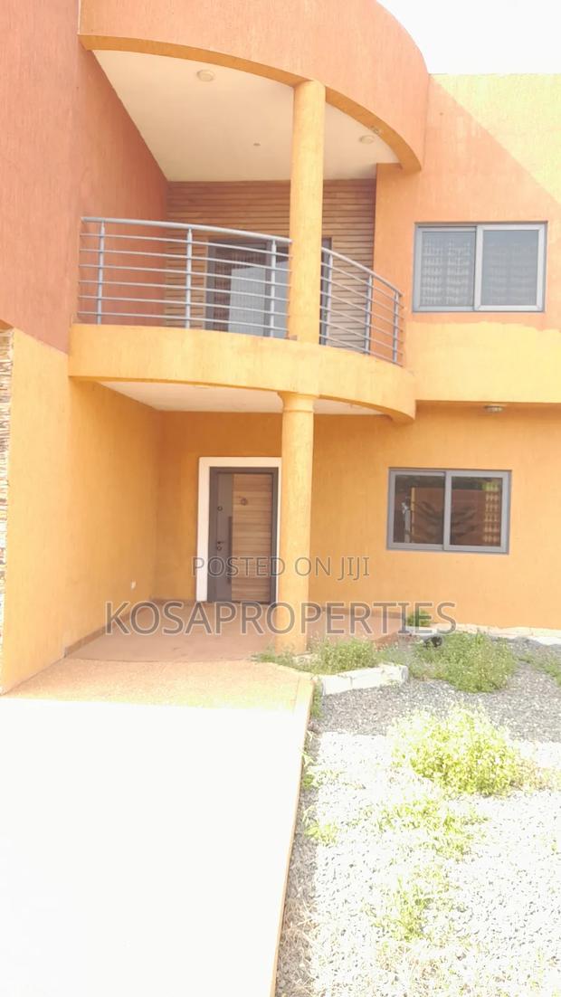 5bdrm House in Adenta Foster Homes for sale · Photo 3