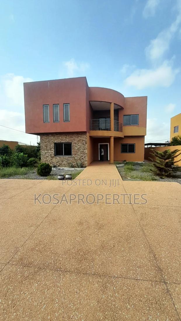 5bdrm House in Adenta Foster Homes for sale · Photo 2