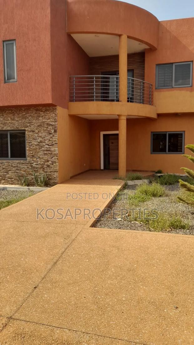 5bdrm House in Adenta Foster Homes for sale · Photo 4