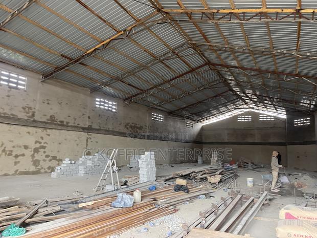 600sqm Warehouse at Sapeiman for Rent · Photo 1