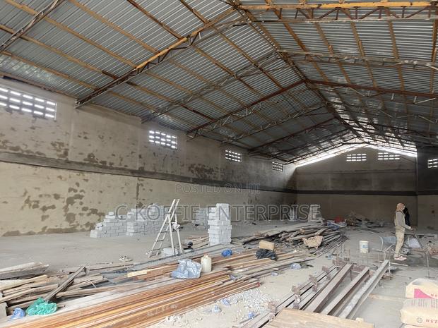 600sqm Warehouse at Sapeiman for Rent · Photo 4