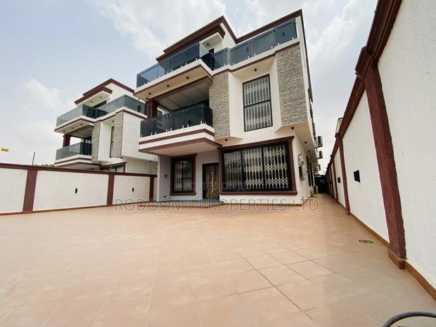 7bdrm House in East Legon Ogbojo for sale · Photo 3