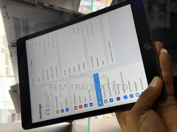Apple iPad 10.2 (2019) 128 GB Gray · Photo 4