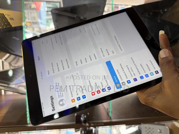 Apple iPad 10.2 (2019) 128 GB Gray · Photo 2