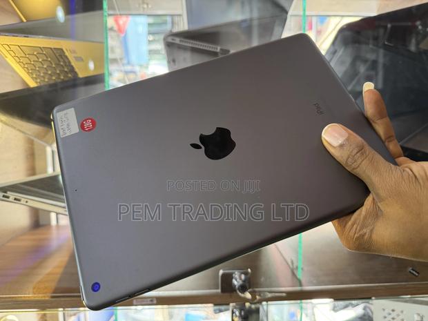 Apple iPad 10.2 (2019) 128 GB Gray · Photo 3