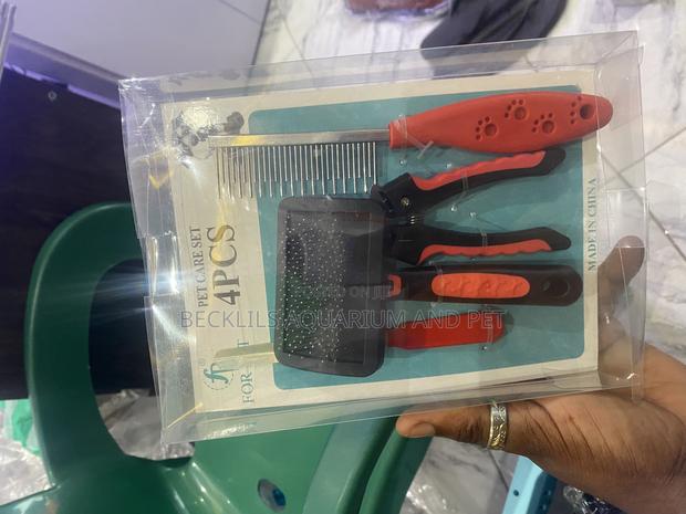 4 in 1 Grooming Set · Photo 2