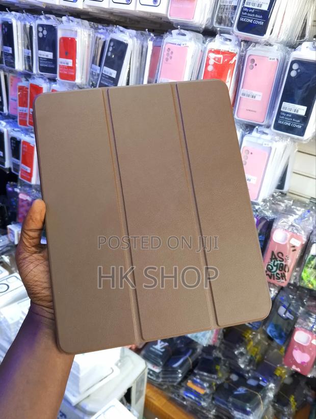 iPad Pro 13 Smart Cover Case With Pencil Space - Brown · Photo 1