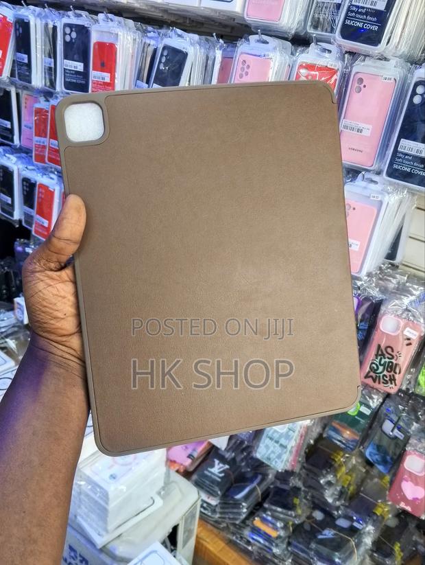 iPad Pro 13 Smart Cover Case With Pencil Space - Brown · Photo 2