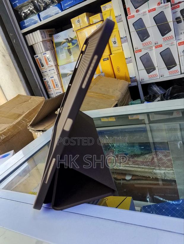 iPad Pro 13 Smart Cover Case With Pencil Space - Brown · Photo 3