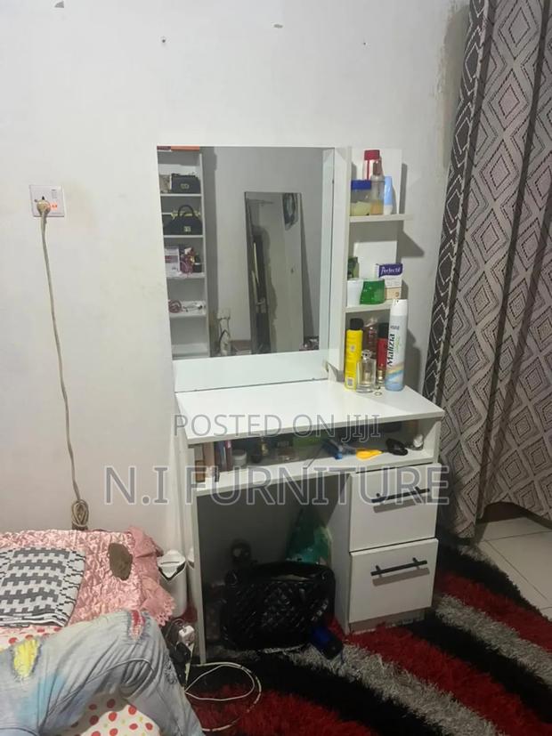 Dressing Mirror · Photo 1