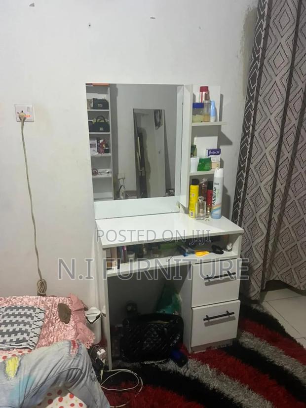 Dressing Mirror · Photo 2