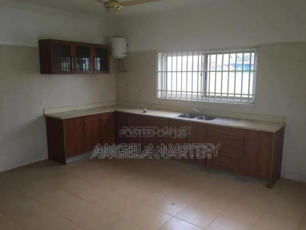 4bdrm House in Community 22, Tema Metropolitan for sale · Photo 4