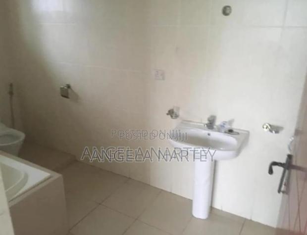 4bdrm House in Community 22, Tema Metropolitan for sale · Photo 7