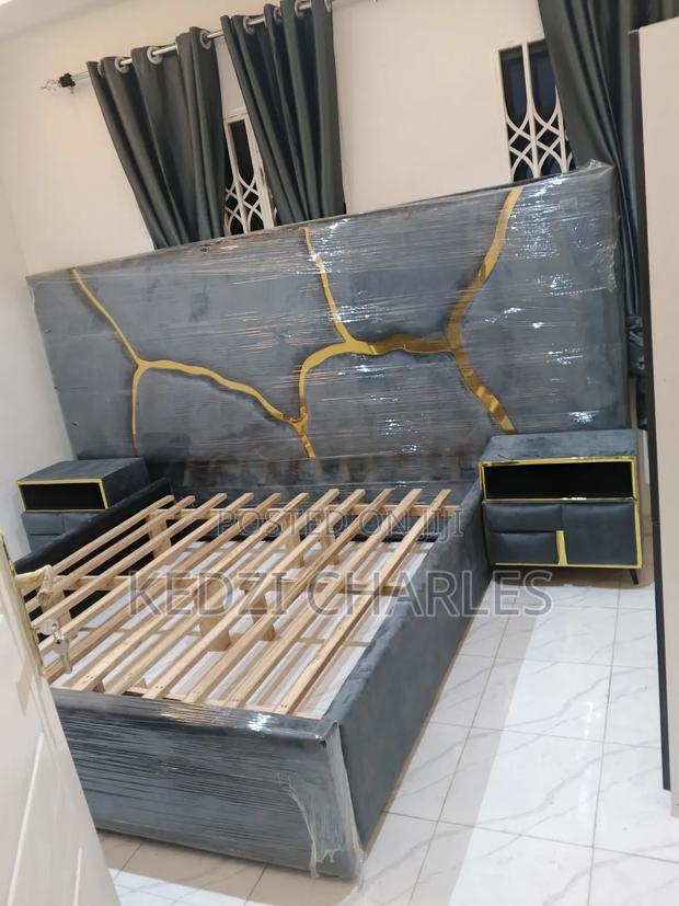 Queen Size Bed Frame · Photo 1