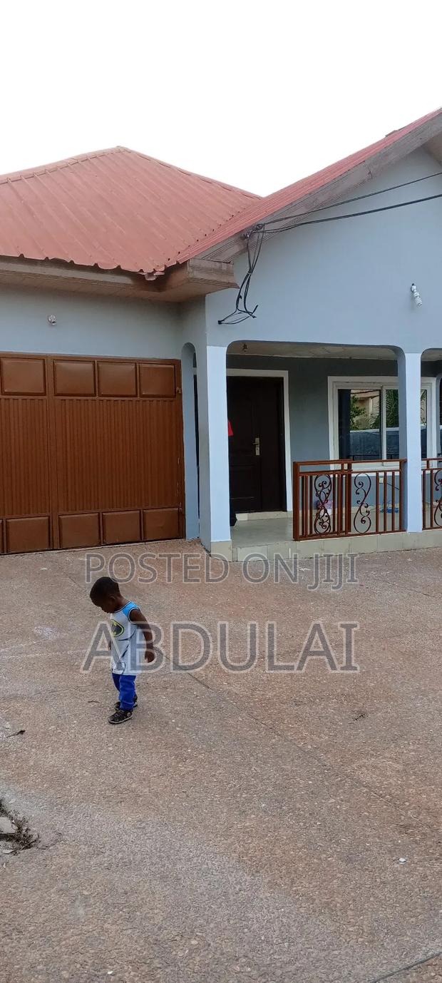 3bdrm House in 3 Bedroom Self, Ashomang Estate for rent · Photo 3