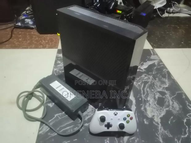 Xbox One With 10 Games +1 Controller · Photo 1