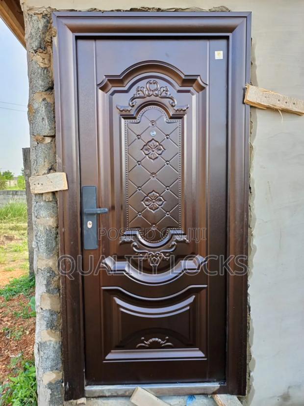 Brown Single China Door · Photo 1