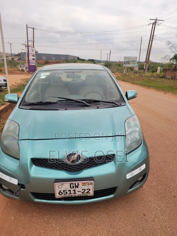 Toyota Vitz 2010 · Photo 1