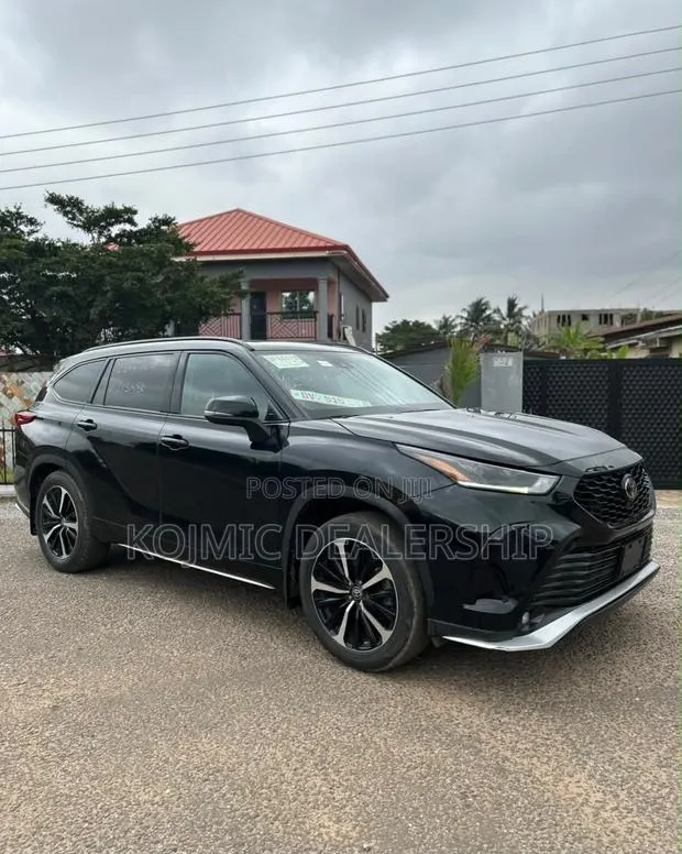 Toyota Highlander XLE 2022 Black · Photo 1