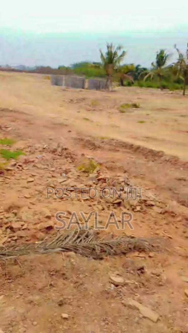 A Large Size Land on Sale Tema Comm6 for for All Projects · Photo 3