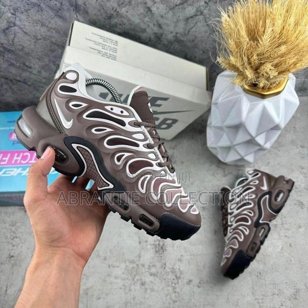 Nike Air Max Tn Plus Drift · Photo 1
