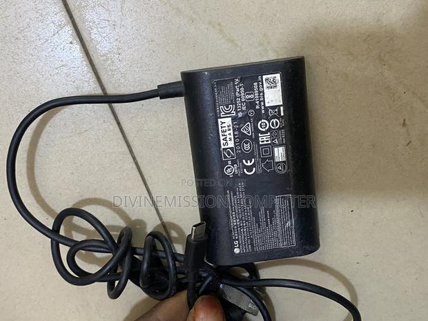Lg Omen Type C Laptop Charger 65w Uk Standard · Photo 1