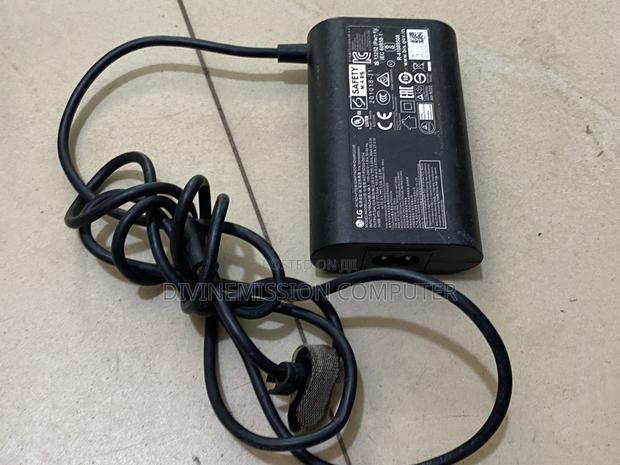 Lg Omen Type C Laptop Charger 65w Uk Standard · Photo 6