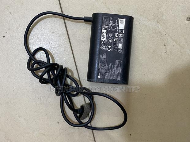Lg Omen Type C Laptop Charger 65w Uk Standard · Photo 4