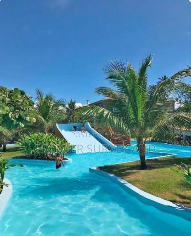 Domestic Commercial Pool Designs · Photo 2