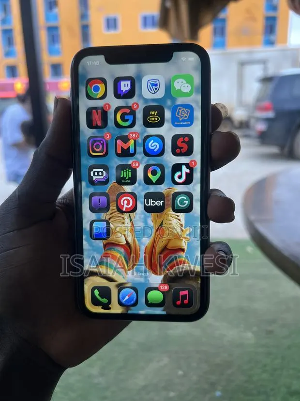 Apple iPhone 11 128 GB · Photo 1