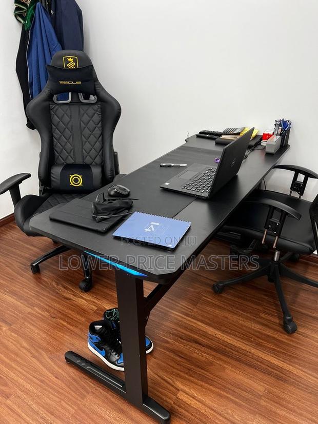 Executive Gaming Table With 7rgb Ligts · Photo 1