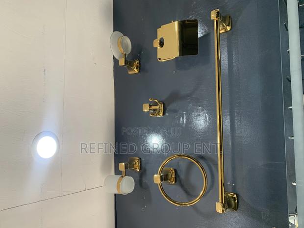Bathroom Accessories Set. · Photo 5