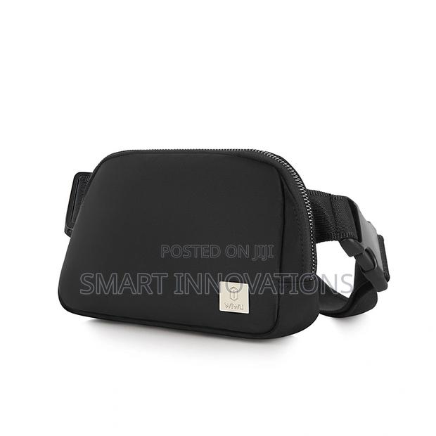Leather Crossbody Bag · Photo 4