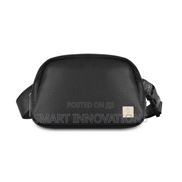 Leather Crossbody Bag · Photo 7