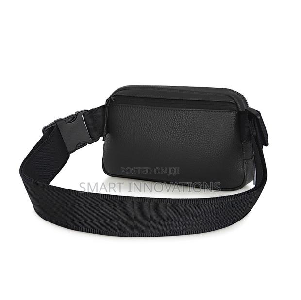 Leather Crossbody Bag · Photo 5
