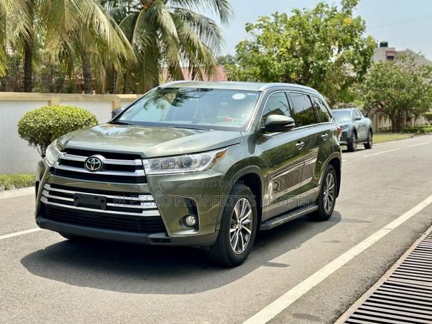 Toyota Highlander Limited 2019 Green · Photo 1