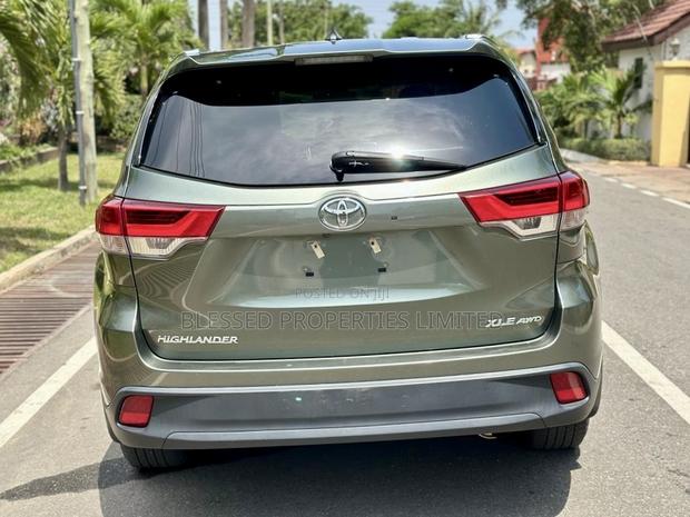 Toyota Highlander Limited 2019 Green · Photo 2