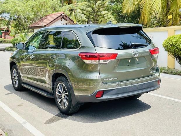 Toyota Highlander Limited 2019 Green · Photo 4